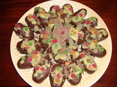 Пирожное «картошка» с белым шоколадом и цукатами