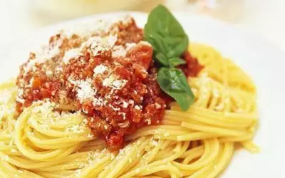 Мясное рагу болоньезе для спагетти и другой пасты