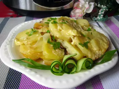 Картофель, запеченный  в сливках с сыром и чесноком