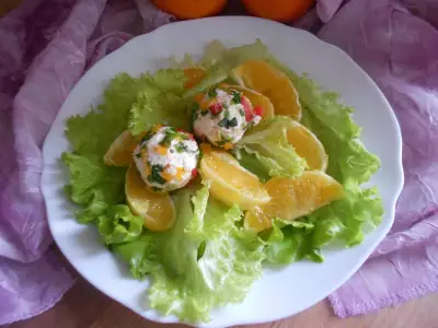 Салат с апельсином и творожными шариками фото