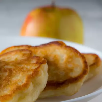 Оладьи с яблоками роскошное угощение из простых продуктов