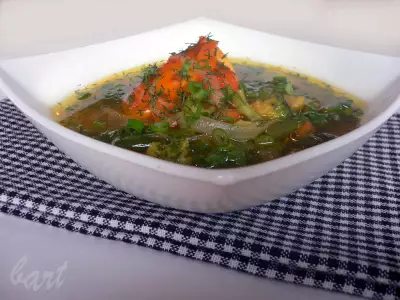 Суп из копченой курицы с зеленой фасолью и брокколи.