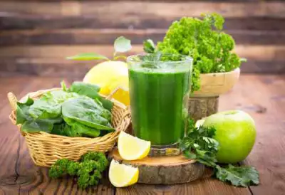 Витаминный смузи за 2 минуты  зелёный коктейль для здоровья и красоты. видео