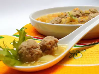 Чечевичный суп с тефтельками. вкусный обед для деток и их родителей.