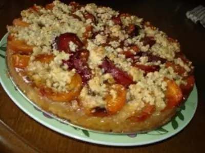 Творожный пирог со сливами и абрикосами безделушка