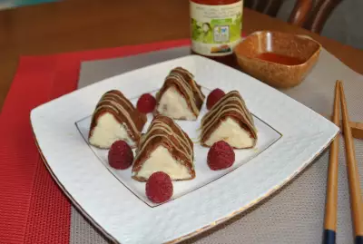 Десертные роллы в шоколадно-кокосовых крепах