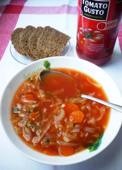 Суп томатный с капустой