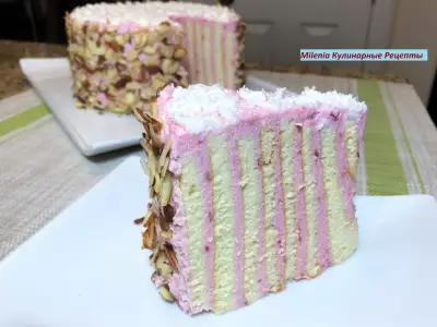 Праздничный  торт  нежность с творожно- ягодным кремом.