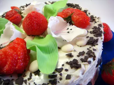 Маковый торт с белым шоколадом и свежими фруктами без муки