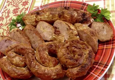 Свиные колбаски-гриль с паприкой и базиликом