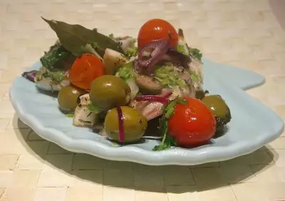 Рыба запеченная с томатами черри оливками и зеленью