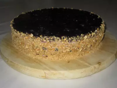 Черничный торт со взбитыми сливками