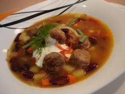Суп с красной фасолью и фрикадельками (тест-драйв vitek)