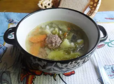 Суп с фрикадельками, брокколи и цветной капустой "летний"