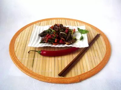 Салат с языком и чечевицей на китайский манер