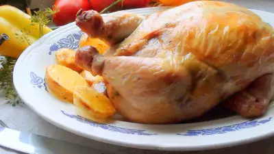 Курица без костей с начинкой из квашеной капусты, тефтелек и копчёных колбасок. мега вкусно!