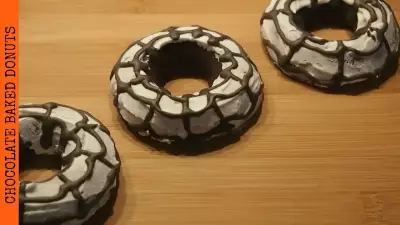 Печеные шоколадные пончики