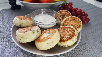 Сырники пикантные с сыром и зеленью // несладкий завтрак