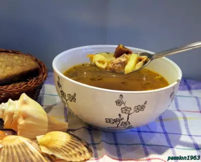 Суп с тунцом, сушеными томатами  и ракушками (из серии „быстрые супы“)
