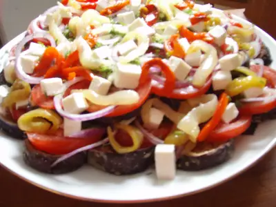 Салат с печенными овошами "а-ля греческий"