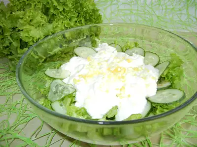 Зелёный салат со сметаной и яйцами (рецепт на русском языке) – фм «иллюстрация»