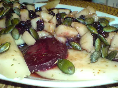 Десертный салат  "настроение" из свёклы и груши