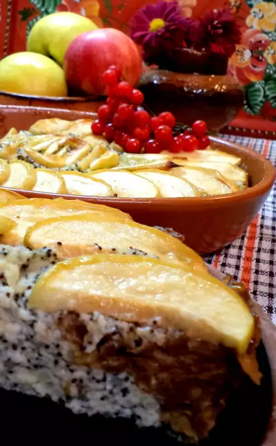 Пирог осенний сюрприз творожно рисовый с маком яблоками и шоколадом