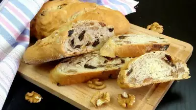Хлеб с орехами и сухофруктами
