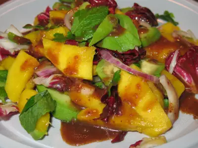 Салат "экзотик " из авокадо и манго