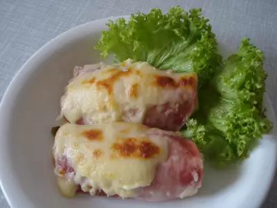 Цикорный салат с ветчиной под сырной корочкой