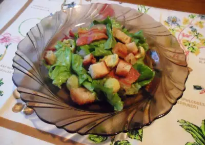 Салат с авокадо и беконом