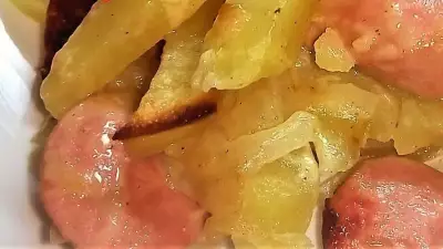 Картофель в рукаве запеченный с сосисками в духовке