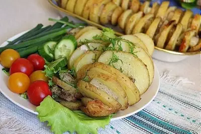 Кебаб из молодого картофеля в духовке