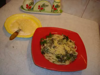 Спагетти под соусом из зеленого лука с мятой
