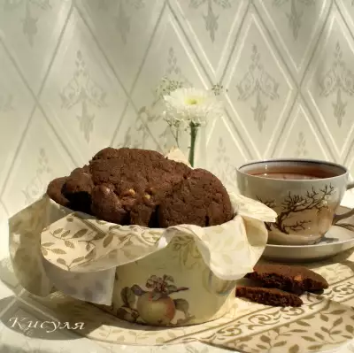 Сахарное печенье с шоколадно-ореховой пастой и белым шоколадом