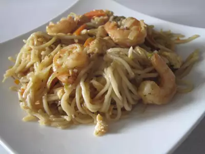 Жаренная лапша с креветками и овощами / egg noodles with shrimps and vegetable / мой вариант