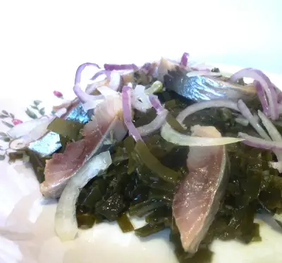 Салат из морской капусты и сельди