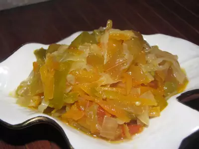 Салат "балатонский" консервированный из зелёных помидор