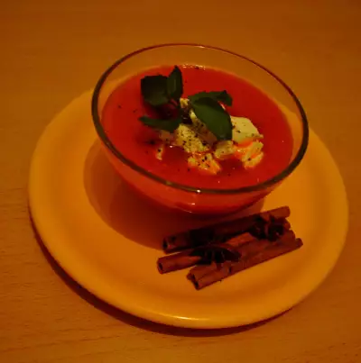 Крем суп из запечёных перцев с фетой и вялеными томатами