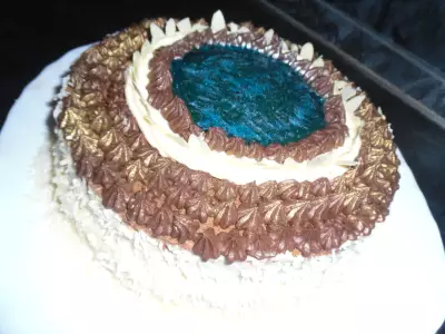 Шоколадный шифоновый торт с сливочным кремом и сюрпризом "озеро эвендим"