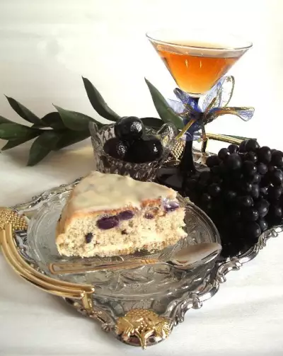 Пирог бисквитный ореховый с виноградом и белым шоколадом. тест-драйв. и-по поводу!!!