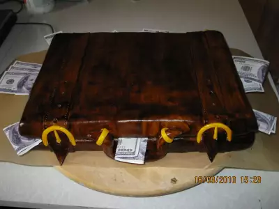 Слоеное тесто и торт "наполеон" в виде чемодана