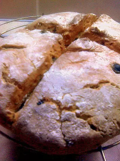 Ржаной хлеб на соде с семечками изюмом и фисташками