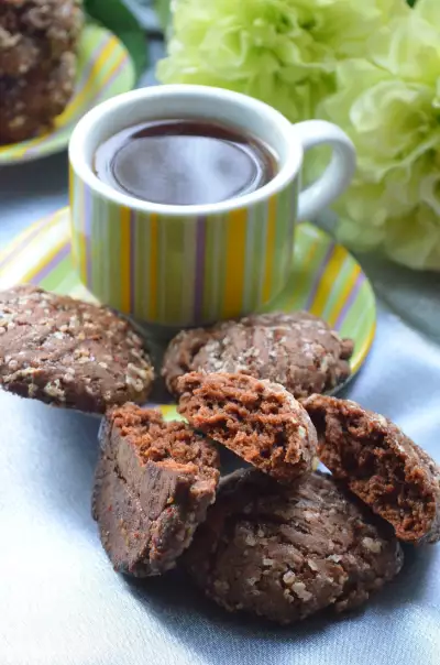 Рассыпчатое шоколадное печенье "брауни"