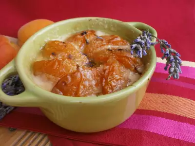 Десерт из абрикос с лавандой