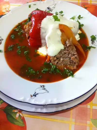 Фаршированный болгарский перец в томатном супе