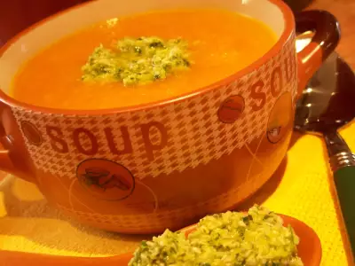 Морковный суп с имбирем и кунжутным песто