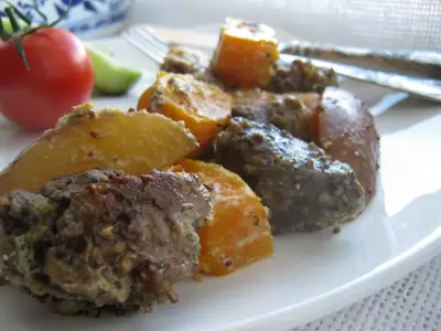 Мясо  запечённое с овощами в горчичном соусе.