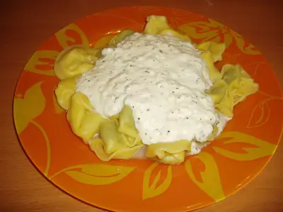 Тортеллини с сливочно-сырным соусом