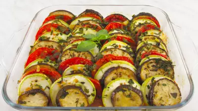 Рататуй: запеченные овощи в духовке (кабачки, баклажаны, помидоры)